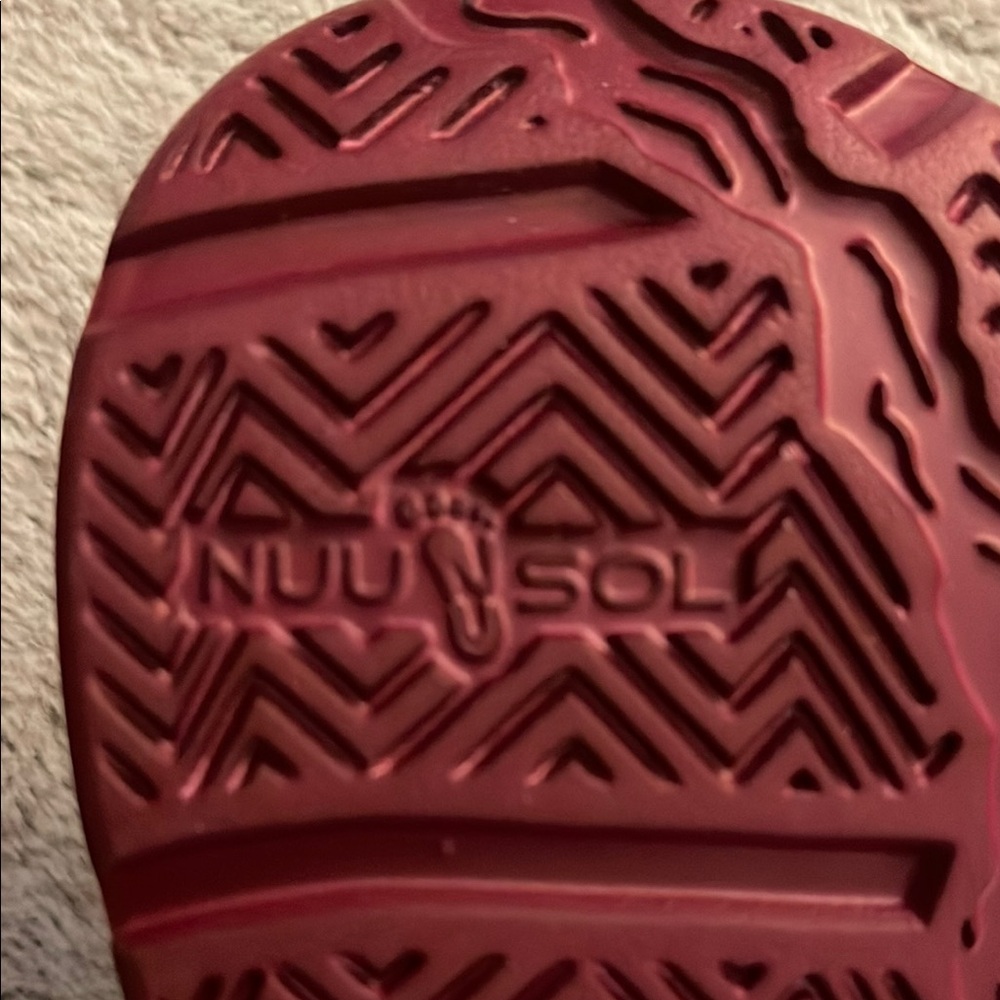 NuuSol Burgundy Flip Flops W7 - Picture 3 of 5